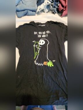 Hot Topic Black Tee with White Care Tag Print